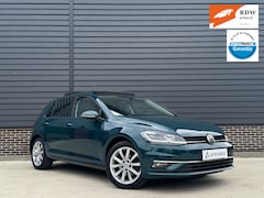 Volkswagen Golf - 1.5 TSI 150 pk Highline Panoramadak, Massage, Trekhaak