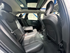 Volvo XC60 - 2.0 T8 Twin Engine AWD Inscription Pano|Adaptief Cruise|Trekhaak|Blis|Full