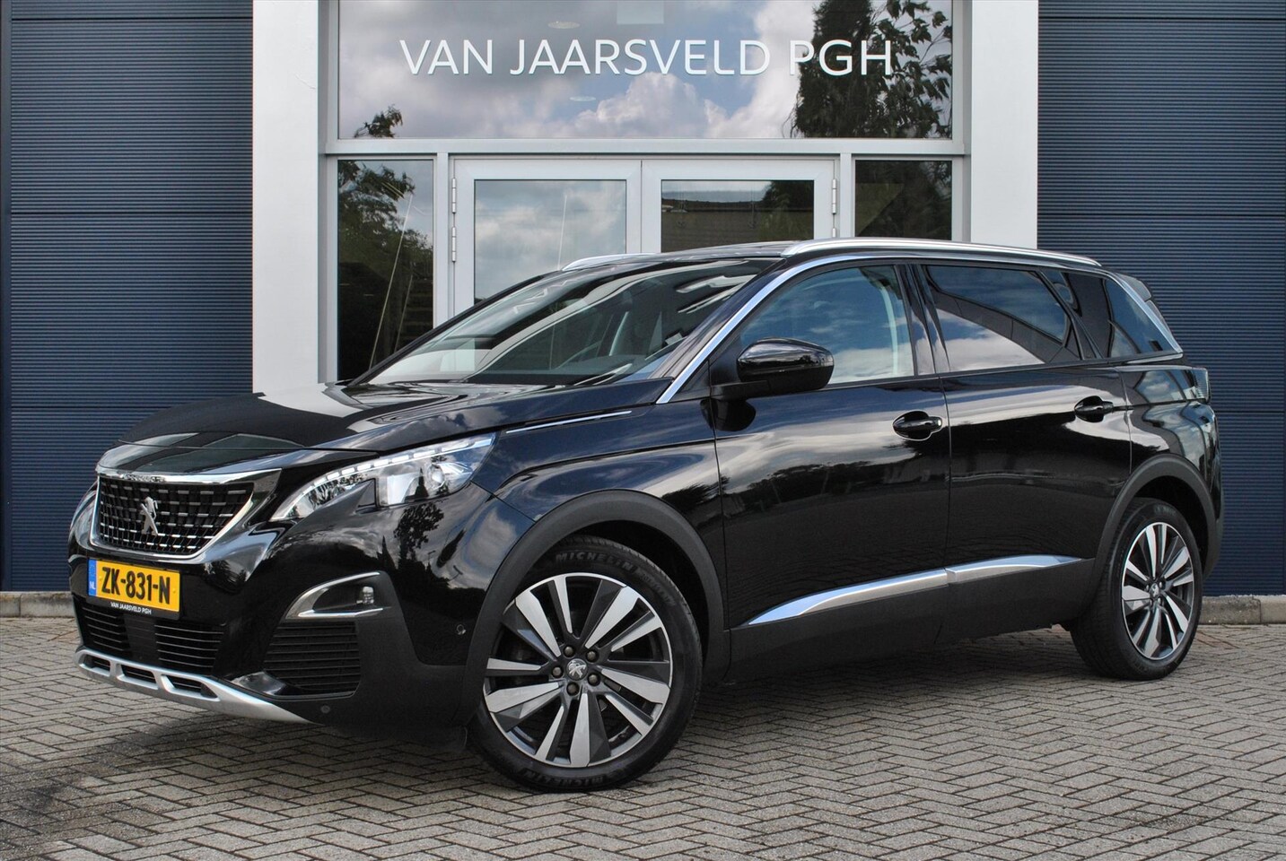 Peugeot 5008 - Allure 1.2 PureTech 130pk EAT8 Pano / Leder / LED - AutoWereld.nl