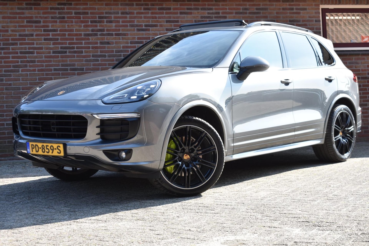 Porsche Cayenne - 3.0 S E-Hybrid Platinum Edition '16 Pano LED Sport Chrono Clima Leder NAvi Cruise - AutoWereld.nl