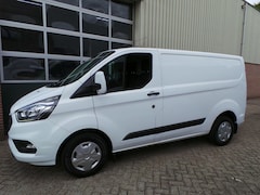 Ford Transit Custom - 280 2.0 TDCI 108pk L1H1 NAP Navigatie, Camera, Airco, Cruise, Pdc, Trekhaak 3 persoons