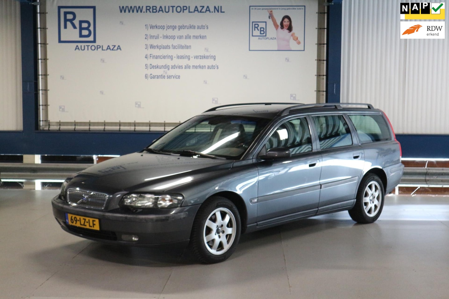 Volvo V70 - 2.4 Comfort Line / NIEUWE APK / DISTRIBUTIE VV ! ! - AutoWereld.nl