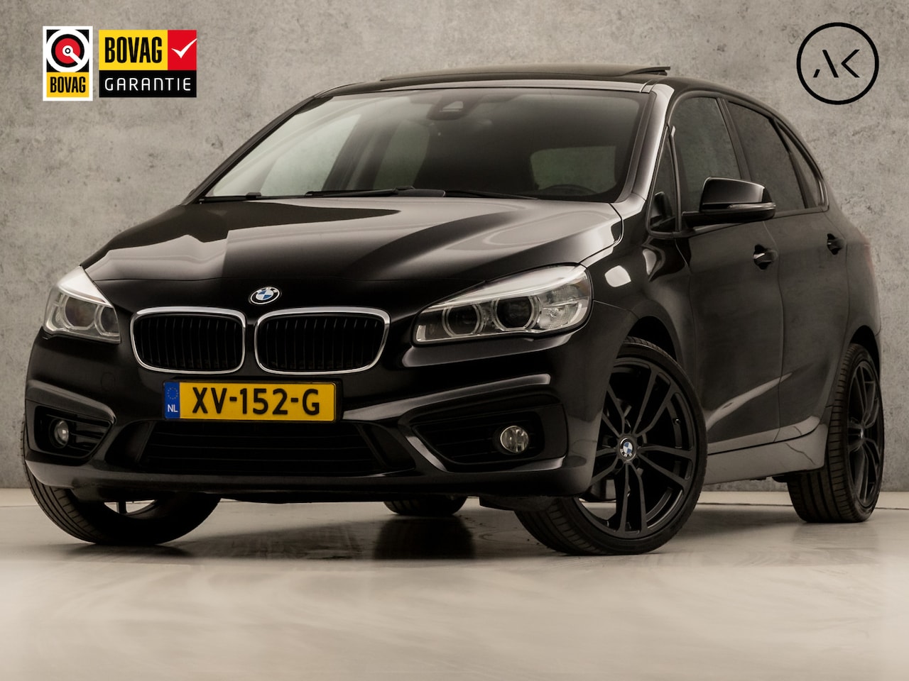BMW 2-serie Active Tourer - 218i Black Edition Sport Automaat (PANORAMADAK, NAVIGATIE, TREKHAAK, SPORTSTOELEN, STOELVE - AutoWereld.nl