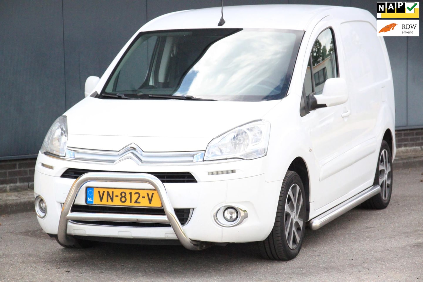 Citroën Berlingo - 1.6 HDI 500 Club Navigatie/3 Pers./Trekhaak/Btw vrij - AutoWereld.nl