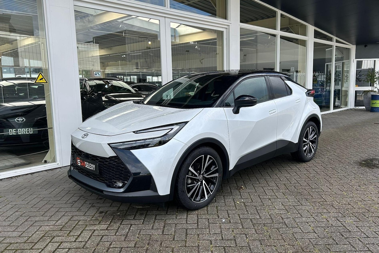 Toyota C-HR - 1.8 Hybrid 140 Executive - AutoWereld.nl
