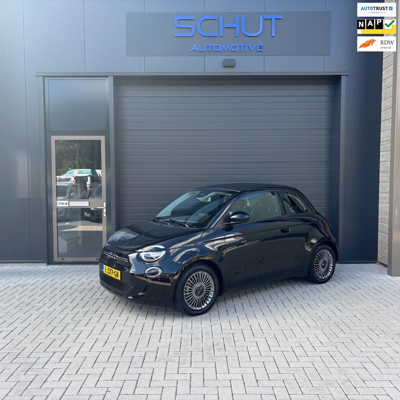 Fiat 500 C - ICON 42 kWh CABRIO | AIRCO | NAVI | CARPLAY | CRUISE CONTROL | STUURBEDIENING - AutoWereld.nl