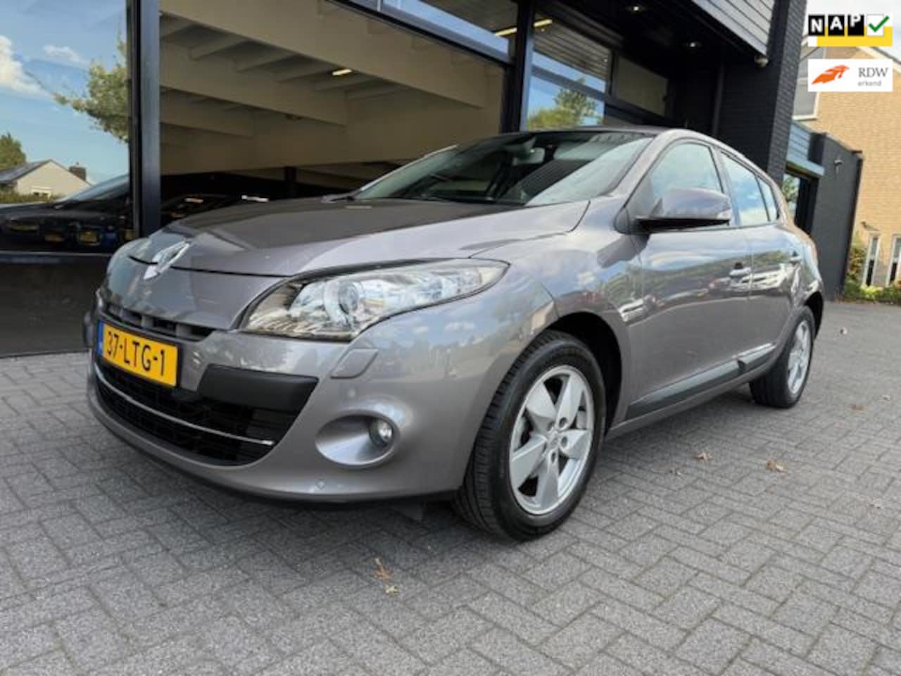 Renault Mégane - Renault Mégane 1.6 Dynamique AIRCO/nieuwe APK/ NAP - AutoWereld.nl