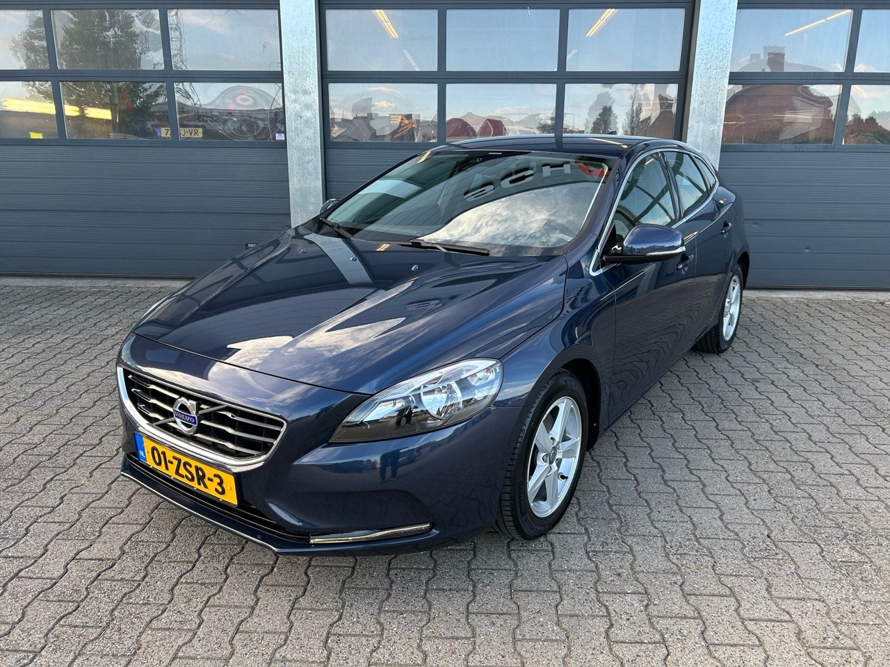 Volvo V40 - 1.6 T3 Momentum 1.6 T3 150pk Momentum - AutoWereld.nl