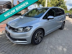 Volkswagen Touran - 1.2 TSI 7persoons, clima, wegklapbare trekhaak, stoelverwarming, parkeersensoren
