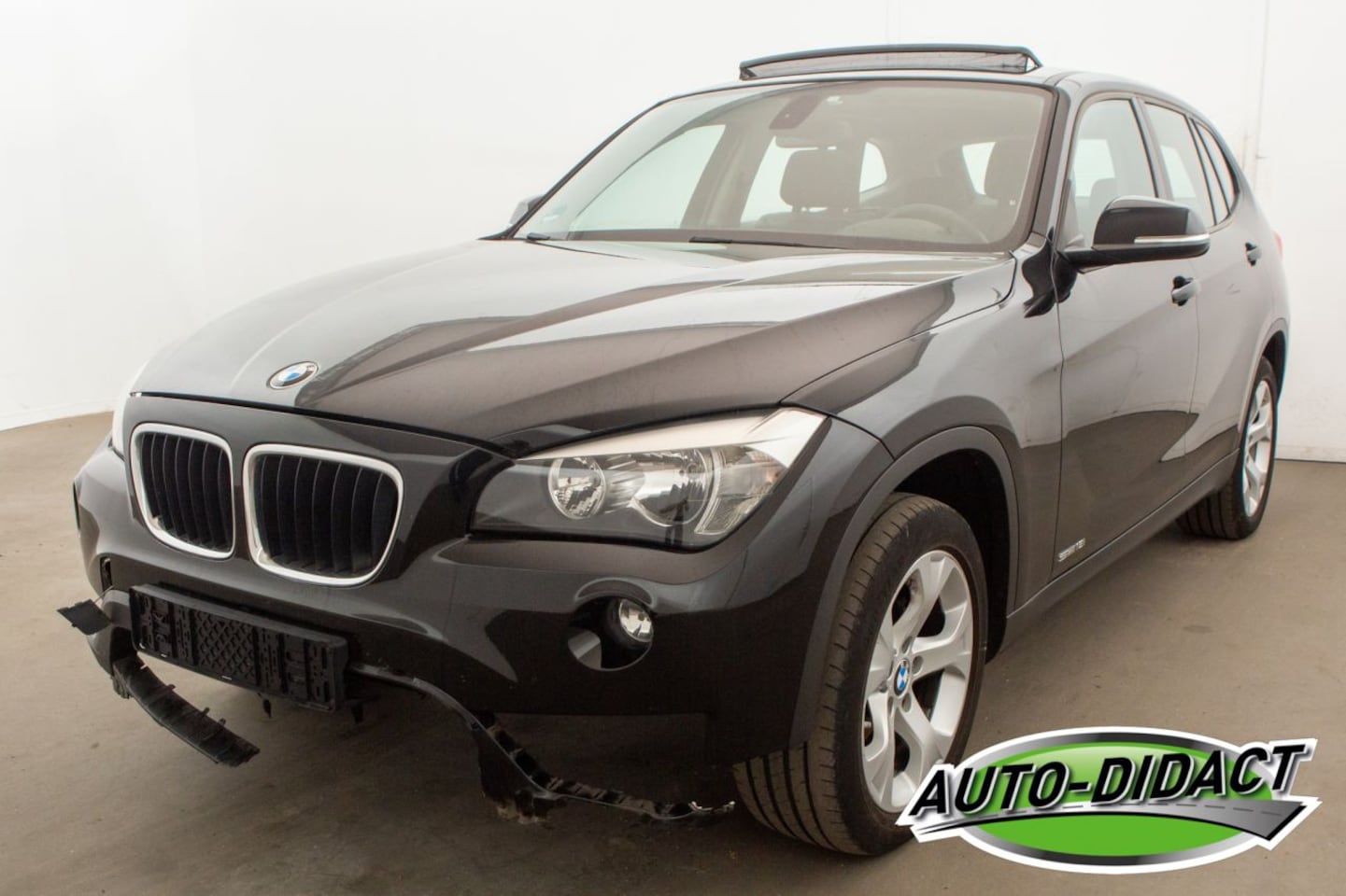 BMW X1 - sDrive18i Clima Navi Pano - AutoWereld.nl