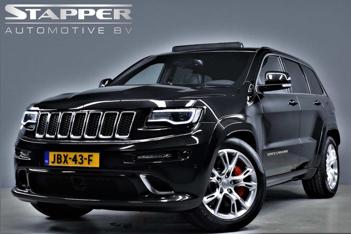 Jeep Grand Cherokee - 6.4 V8 Hemi SRT8 Clean Carfax / EU Geleverd Pano/H.Kardon/Keyless/Camera/Memory/Navi/Xenon - AutoWereld.nl