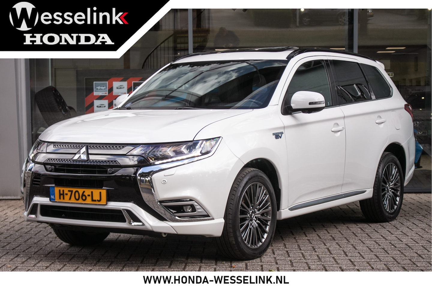 Mitsubishi Outlander - 2.4 PHEV S-Edition -All in rijklaarprijs | 1e Eig. | Dealer ond. | Lederen int. | Schuifda - AutoWereld.nl