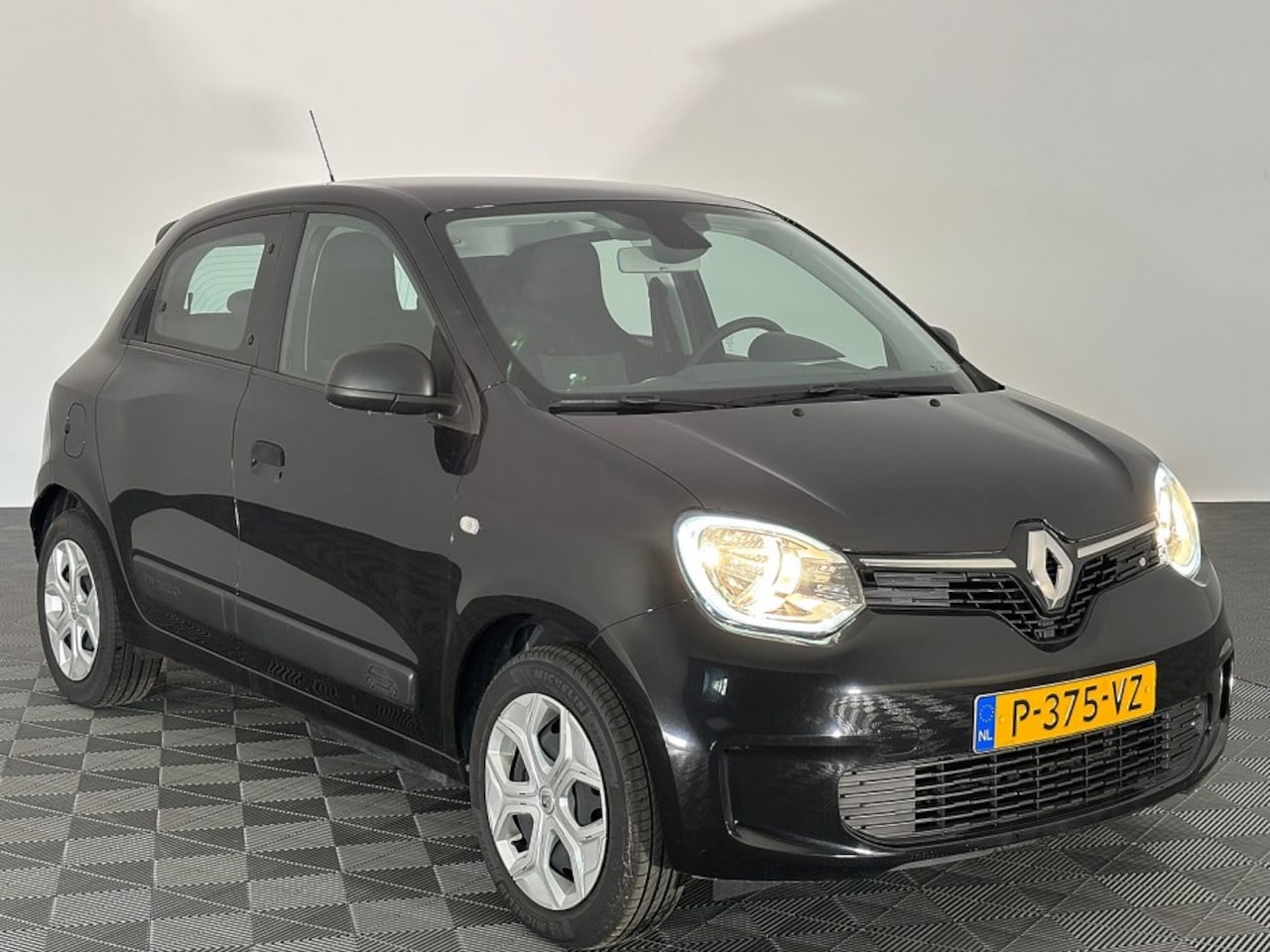 Renault Twingo - R80 E-Tech Authentic 22 kWh | ECC | Automaat - AutoWereld.nl