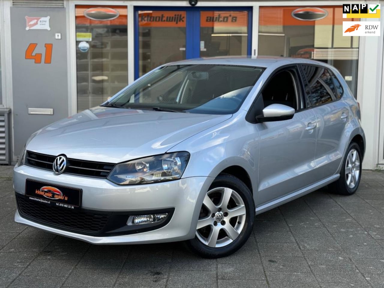 Volkswagen Polo - 1.2 Comfortline Navigatie Airco 5-Deurs LM PDC - AutoWereld.nl