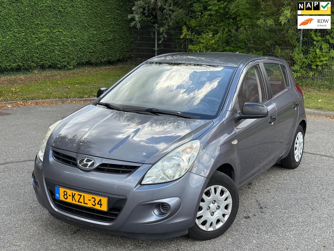 Hyundai i20 - 1.2i Business Edition | Nieuwe APK | Airco | El. Ramen | Distributieketting | Rijdt en sch - AutoWereld.nl
