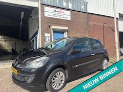 Renault Clio - 1.6-16V Dynamique AUTOMAAT & AIRCO &KYLESS ENTREE