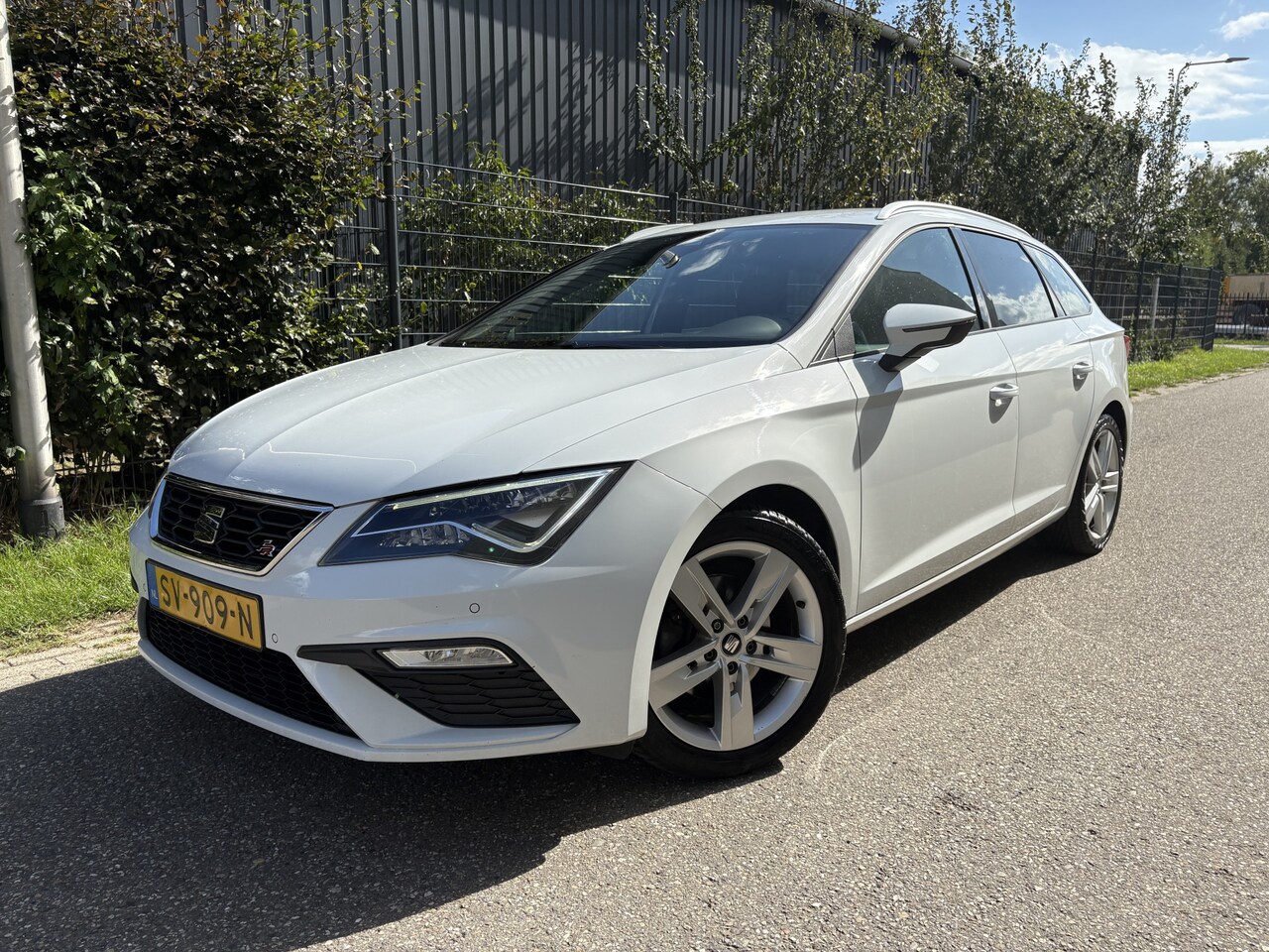 SEAT Leon ST - 1.4 EcoTSI FR Business Intense / NAVI / CRUISE / INCL BTW - AutoWereld.nl