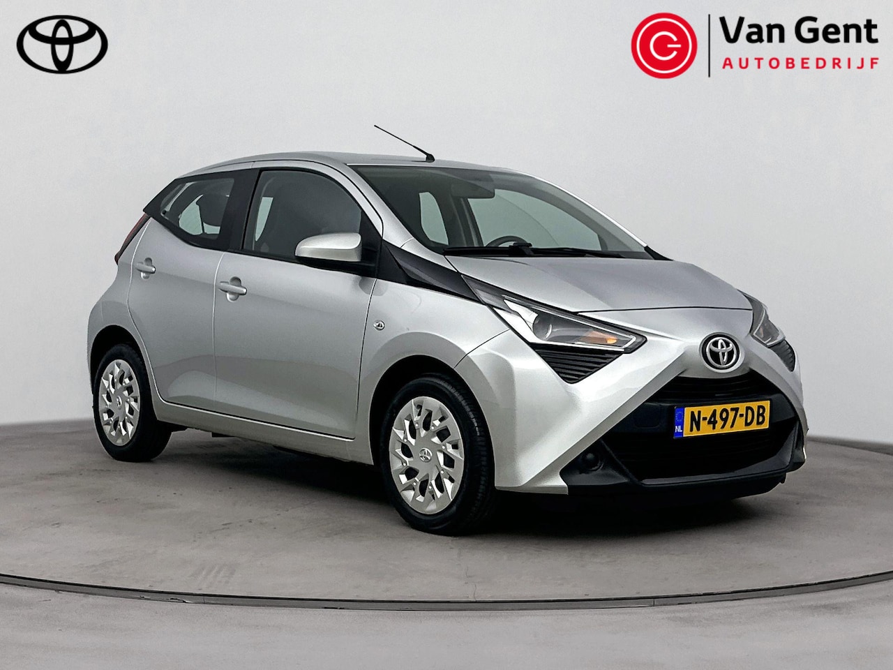 Toyota Aygo - 1.0 VVT-i x-play | Navigatie | Airco | Camera | Elektrische ramen voor | Bluetooth - AutoWereld.nl