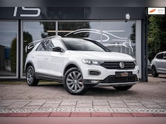 Volkswagen T-Roc - 1.5 TSI Sport Business R |Adaptive Cruise|Digital Cockpit|Apple Carplay|Lane Assist|LED|17