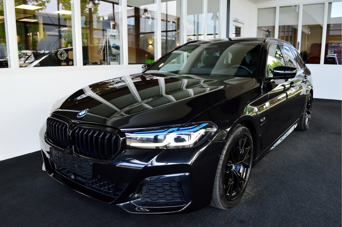 BMW 5-serie Touring - 530e Hybride M-Sportedition | Comf Stoelen ! - AutoWereld.nl
