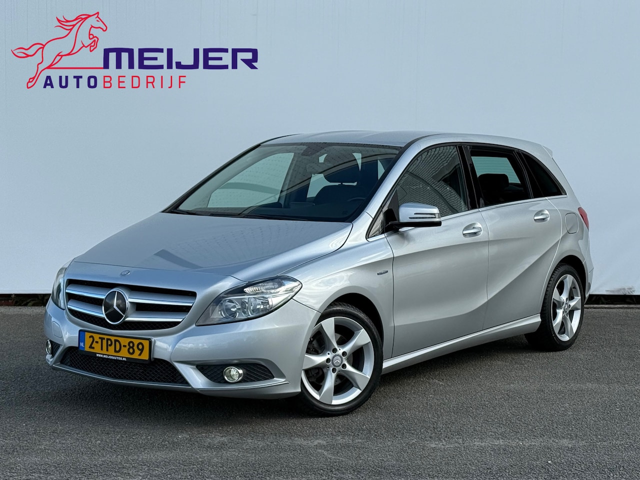 Mercedes-Benz B-klasse - 180 Ambition Navigatie | Stoelverwarming | Sportvelgen | Clima | Cruise | Hoge zit !! - AutoWereld.nl