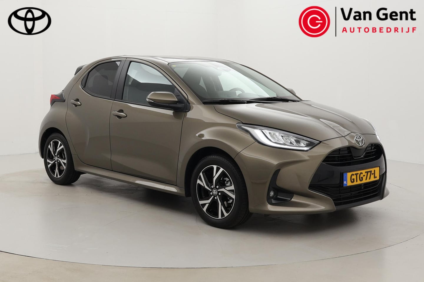 Toyota Yaris - 1.5 Hybrid 115 First Edition | Trekhaak | Navigatie | Adaptive Cruise | Clima | Keyless | - AutoWereld.nl
