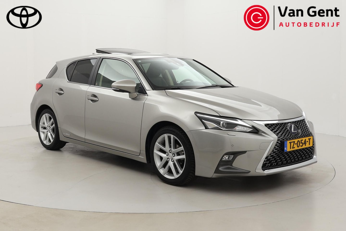 Lexus CT 200h - Luxury Line | Panoramadak | Navigatie | Leder | Stoelverwarming | Parkeersensoren voor/ach - AutoWereld.nl