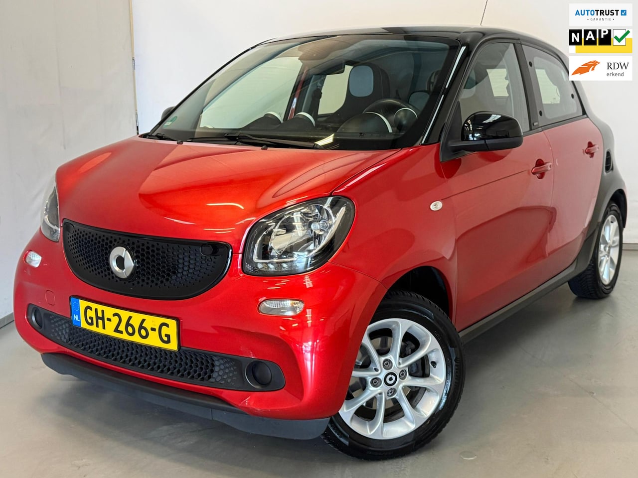Smart Forfour - 1.0 Passion / NL-auto / Airco / Bluetooth / LM velgen - AutoWereld.nl