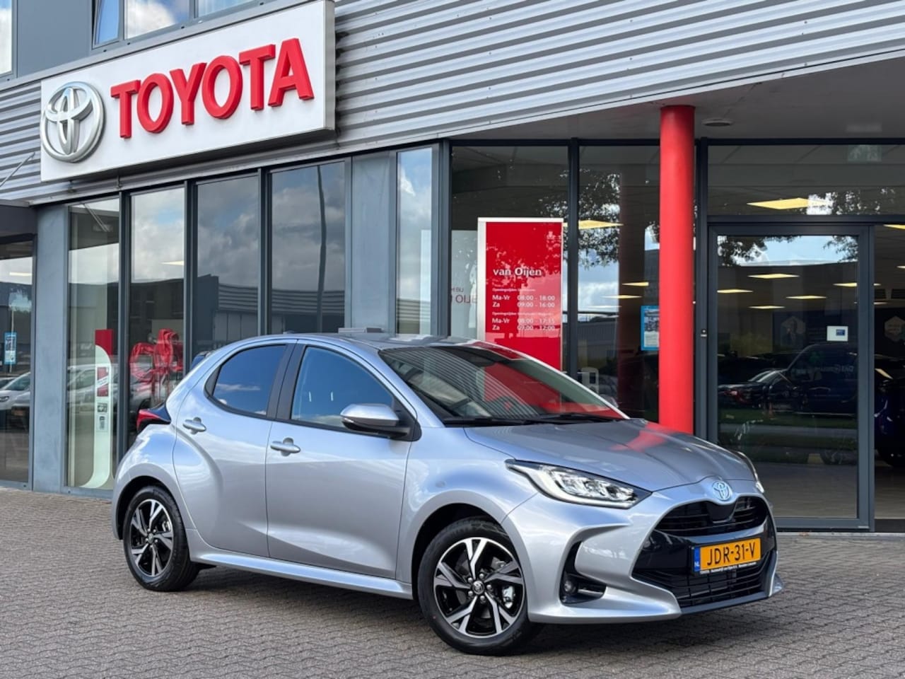 Toyota Yaris - 1.5 Hyb. 115 Dynam | Automaat | Carplay | A. camera | LMV | clim - AutoWereld.nl