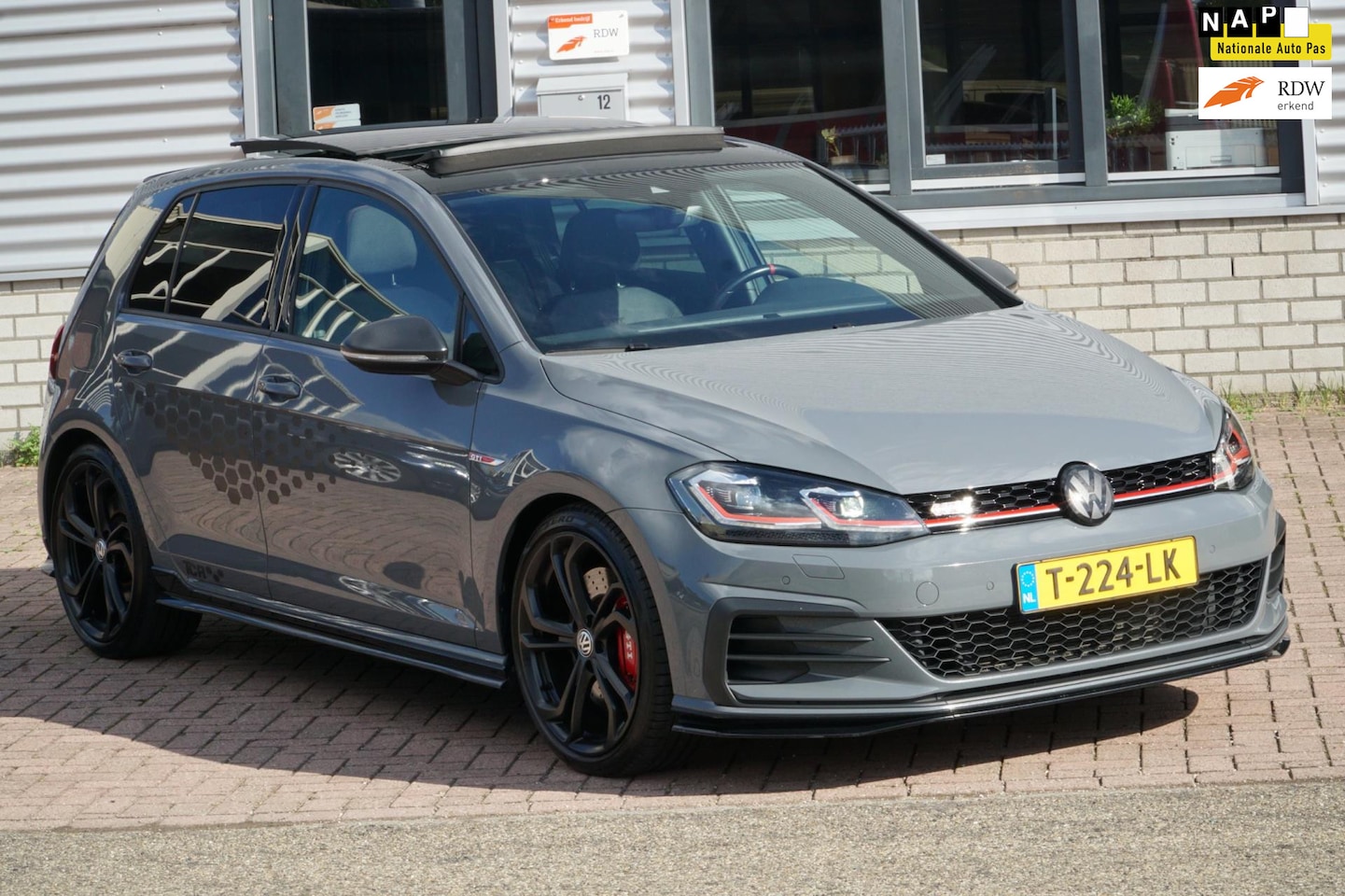 Volkswagen Golf - 2.0 TSI GTI TCR PANO - AutoWereld.nl