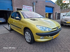 Peugeot 206 - 1.4 Gentry airco elektrische ramen cv op afs