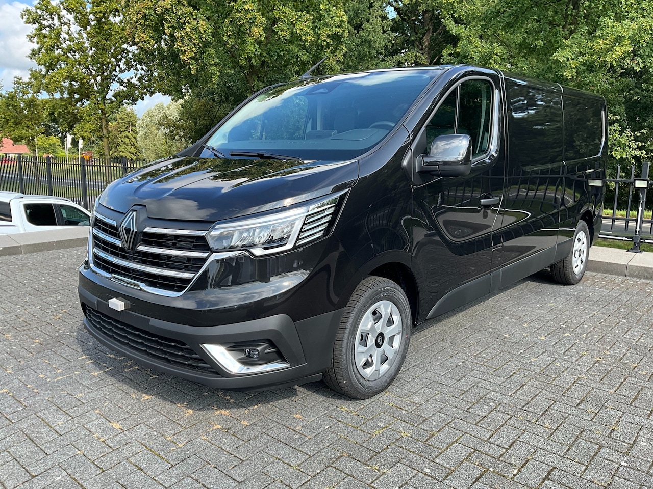 Renault Trafic - 2.0 dCi T30 L2H1 | Camera | Navi - AutoWereld.nl