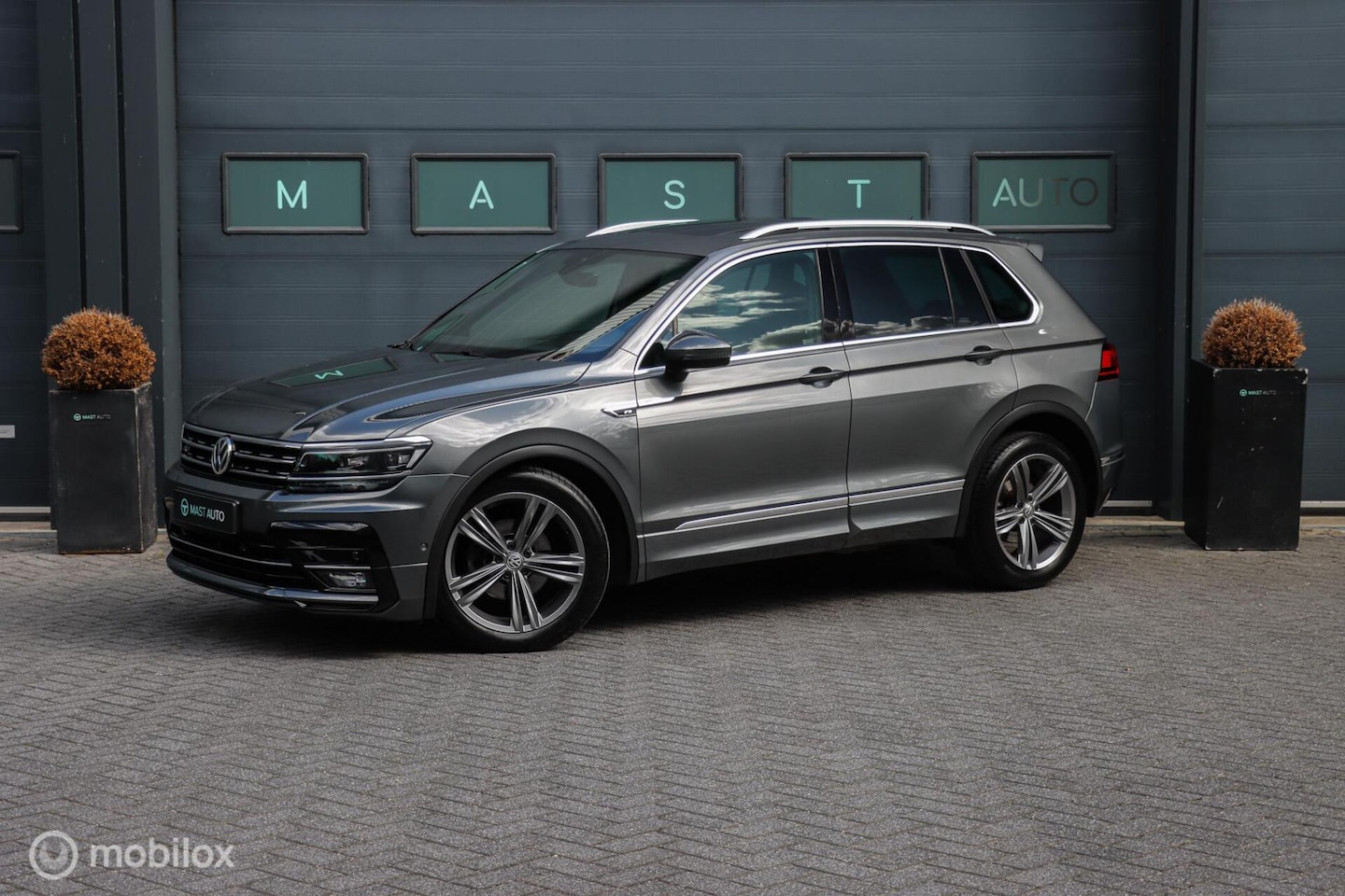 Volkswagen Tiguan - 1.4 TSI 4Motion Highline Business R | Pano | DSG | NAP - AutoWereld.nl