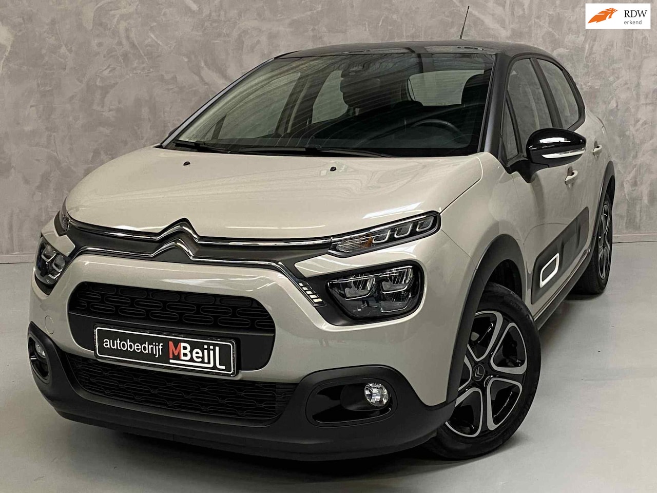 Citroën C3 - 1.2 PureTech Shine /Multimedia /parkeersensoren - AutoWereld.nl