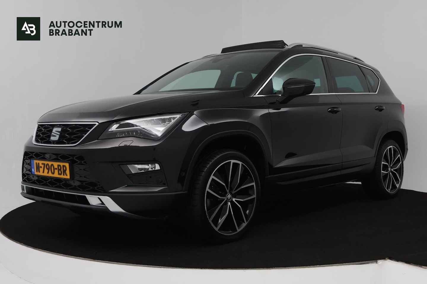 SEAT Ateca - 1.4 EcoTSI Style (PANORAMADAK, TREKHAAK, ACHTERUITRIJCAMERA, NAVIGATIE, STOELVERWARMING, C - AutoWereld.nl