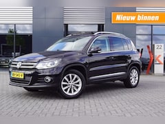Volkswagen Tiguan - 14 TSI Sport en Style /Panodak / Leer / Navi / Trekhaak afnb. / Xenon