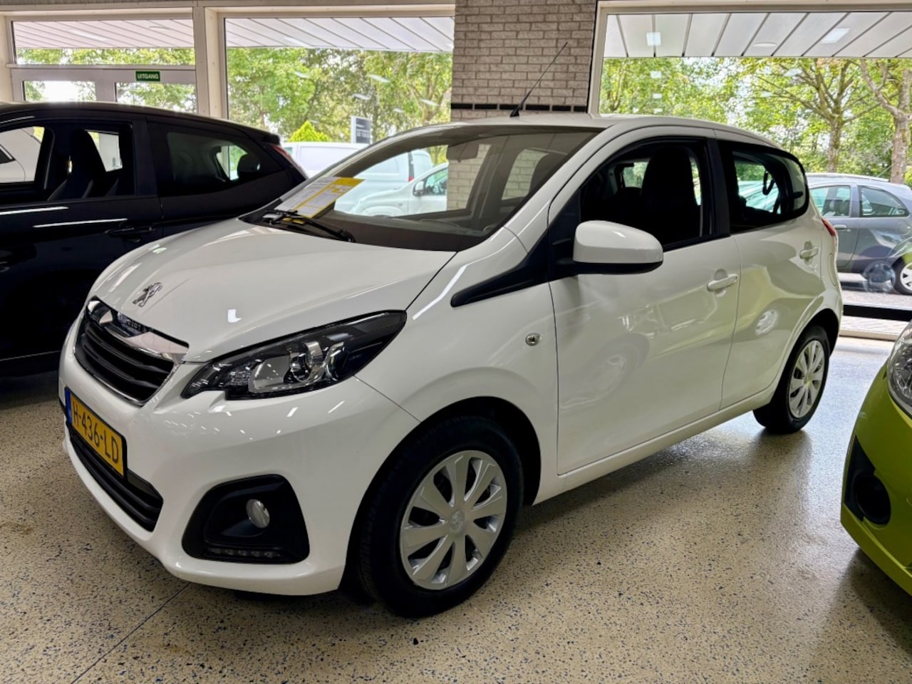 Peugeot 108 - 1.0 E-VTI Airco Multimedia USB Apple Android - AutoWereld.nl