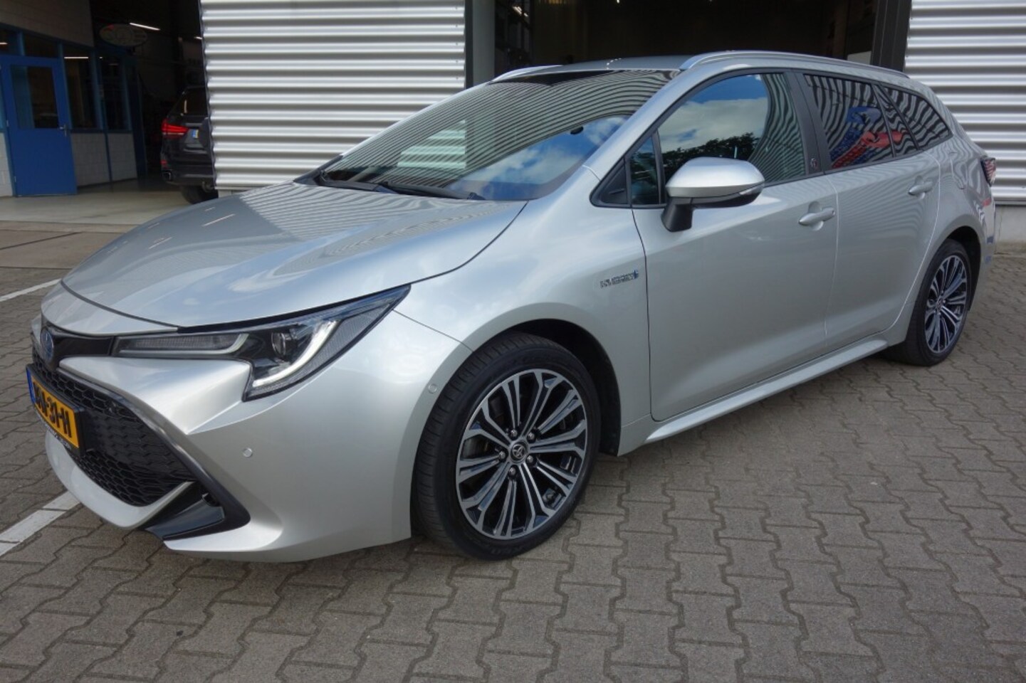 Toyota Corolla - 2.0 HYBRID Team D, Winterpakket, Winterset, Apple/Android, Trekhaak - AutoWereld.nl