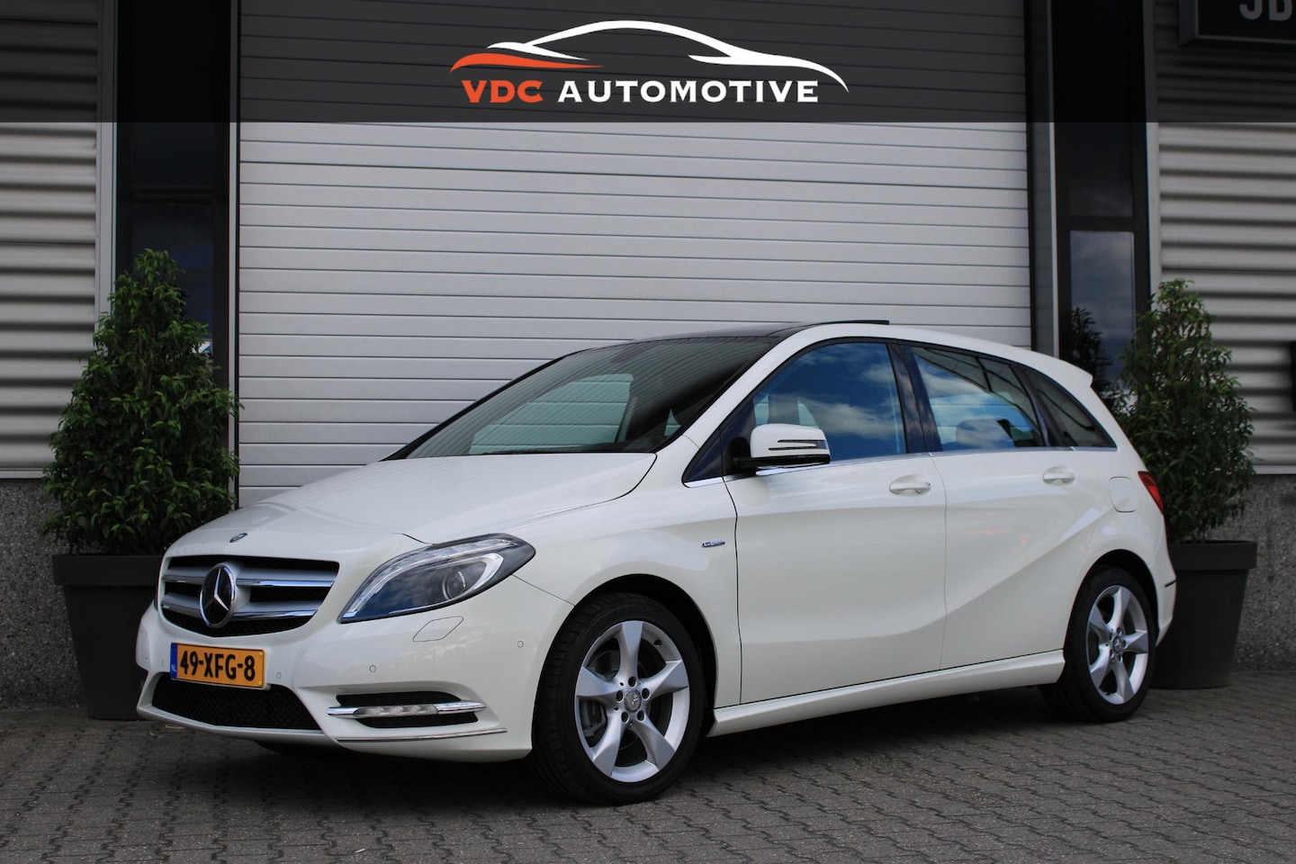 Mercedes-Benz B-klasse - 180 Pano | Trekhaak | Cruisecontrol | Navi | Xenon | Parkeersensoren | Origineel Nederland - AutoWereld.nl