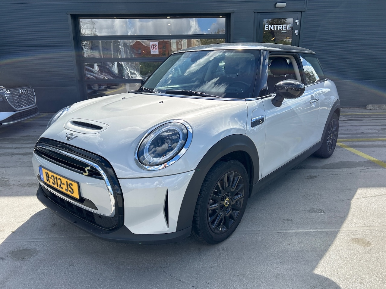 MINI Mini-Electric - Collection 33 kWh | Navigatie | Climate Control | LED | Sportstoelen | Zwart dak - AutoWereld.nl