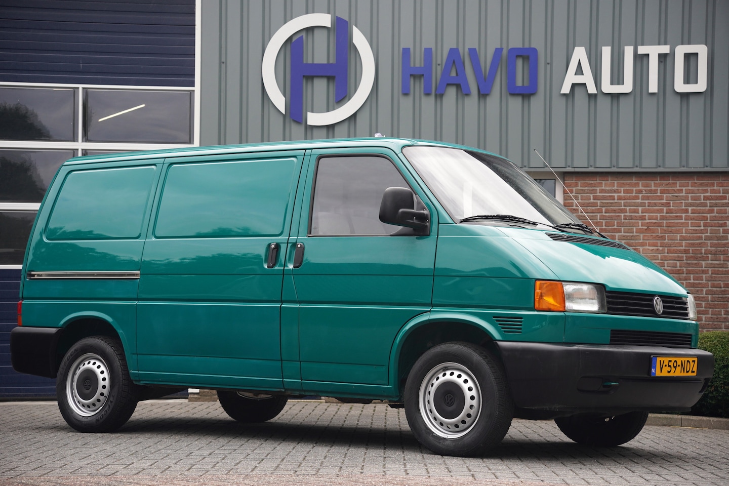 Volkswagen Transporter - 2.0 Benzine, TREKHAAK, 3-ZITS, NIEUWE APK - AutoWereld.nl