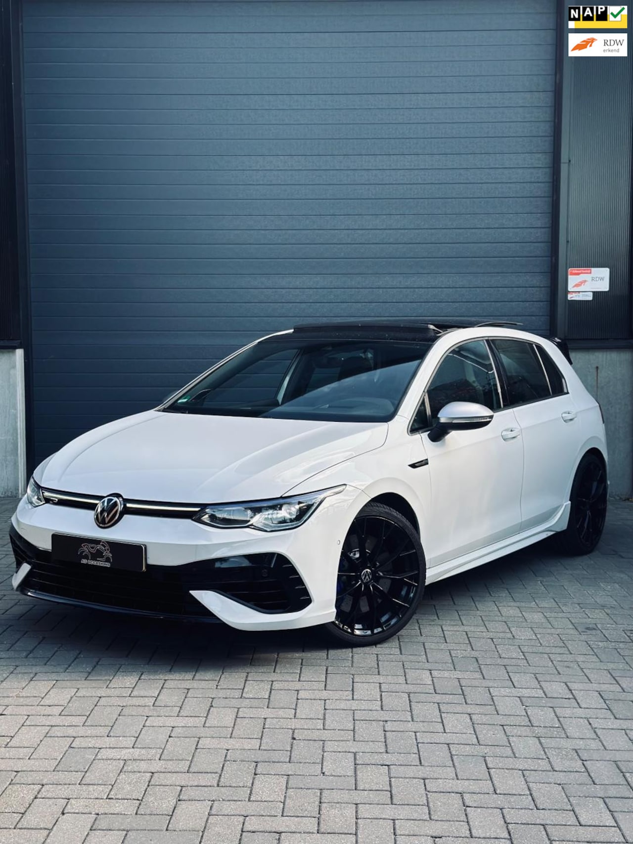 Volkswagen Golf - 8 2.0 TSI R 4Motion PANO KEYLESS HUD - AutoWereld.nl