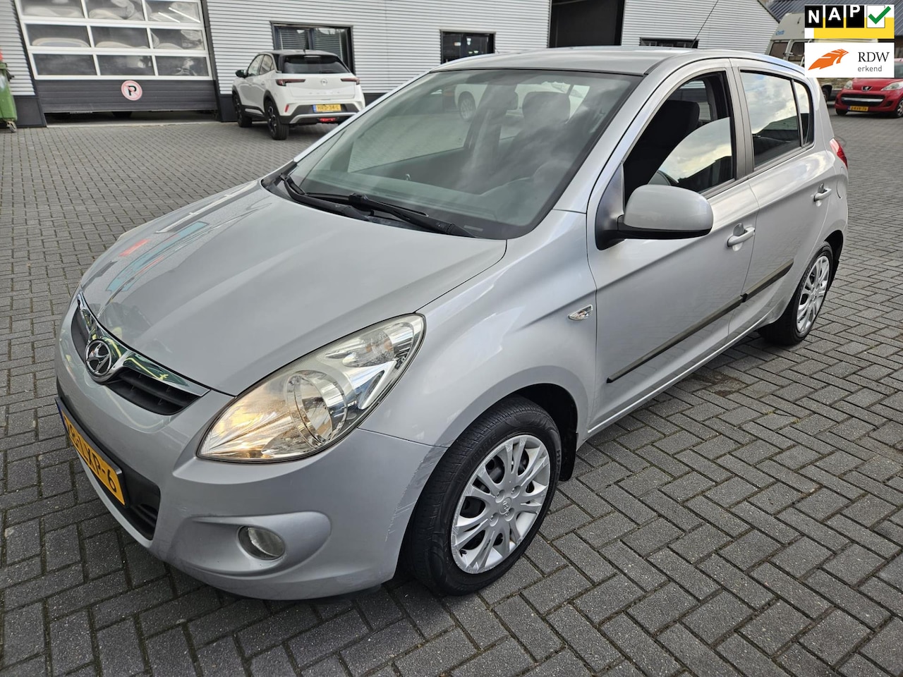 Hyundai i20 - 1.4i i-Motion AUTOMAAT - AutoWereld.nl