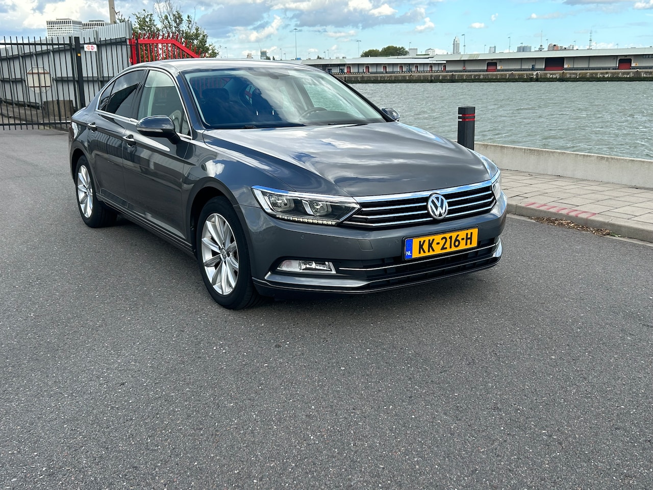 Volkswagen Passat - 1.4 TSI ACT Connected Series 150 PK DSG AUT NAVI LED PDC - AutoWereld.nl