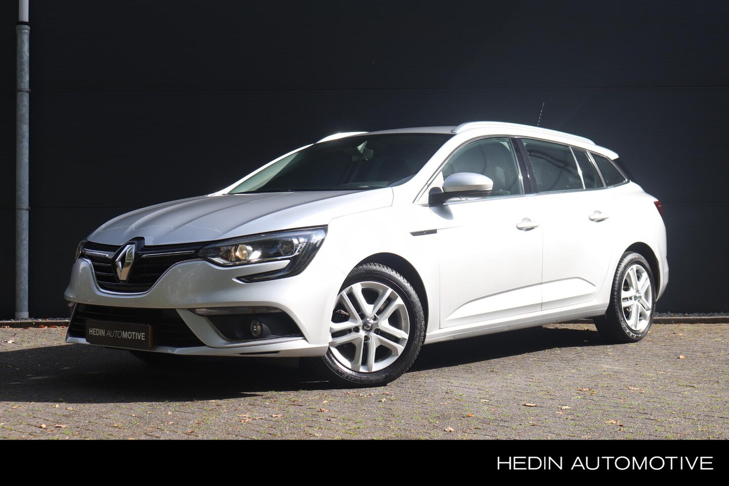 Renault Mégane Estate - 1.5 dCi Limited | Trekhaak | Cruise Control | Parkeersensoren | Navigatie - AutoWereld.nl