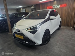 Toyota Aygo - 1.0 VVT-i x-clusiv / A. Camera / Clima / Carplay
