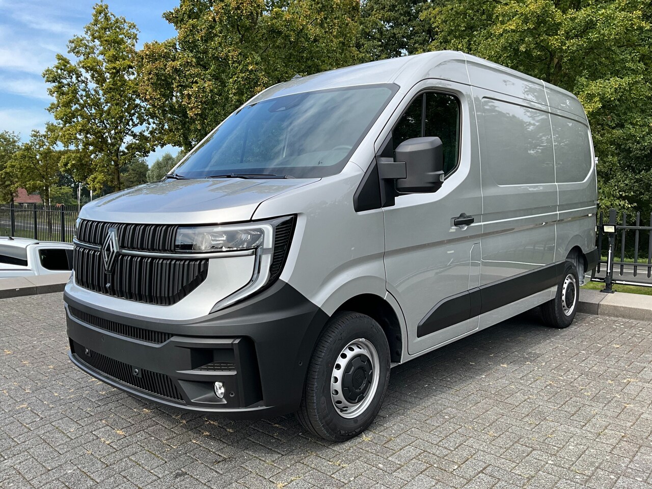 Renault Master - 2.0 dCi L2H2 Camera | Navi | App Connect - AutoWereld.nl