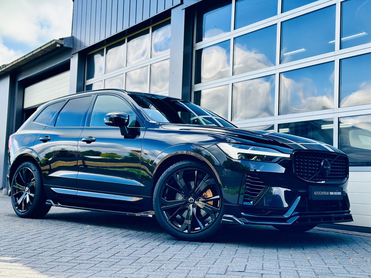 Volvo XC60 - 2.0 T6 Hybrid | AWD | Dark Label | Pamoramadak | Luchtvering | Apple Carplay | Stoelverw v - AutoWereld.nl