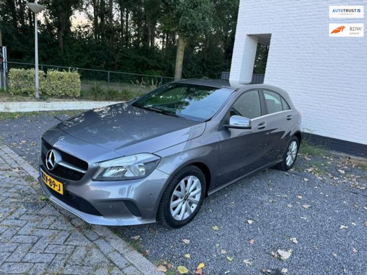 Mercedes-Benz A-klasse - 180 achteruitrijcamera stoelverwarming Leer 1 JR GARANTIE - AutoWereld.nl
