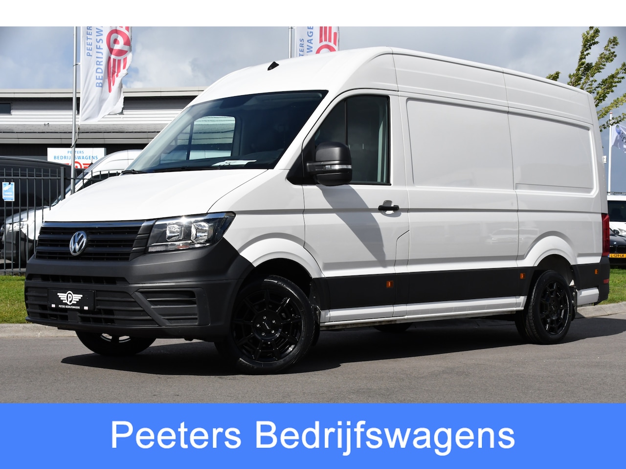Volkswagen Crafter - 35 2.0 TDI L3H3 PB Edition Camera, Cruise, Carplay, Trekhaak, multimedia, 140pk, Automaat, - AutoWereld.nl